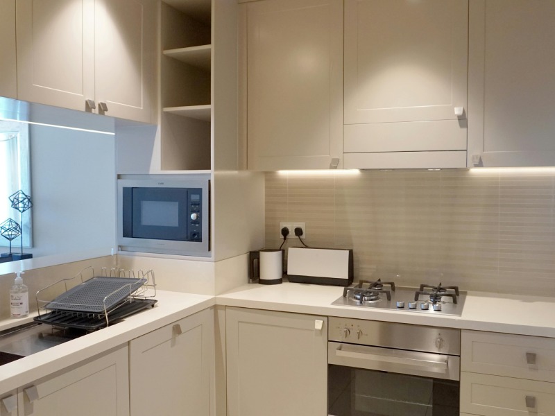 系統櫃把手的形狀也是五花八門。有圓形的、方形的、長條形的……每一種形狀都能給衣櫃帶來不同的視覺效果。