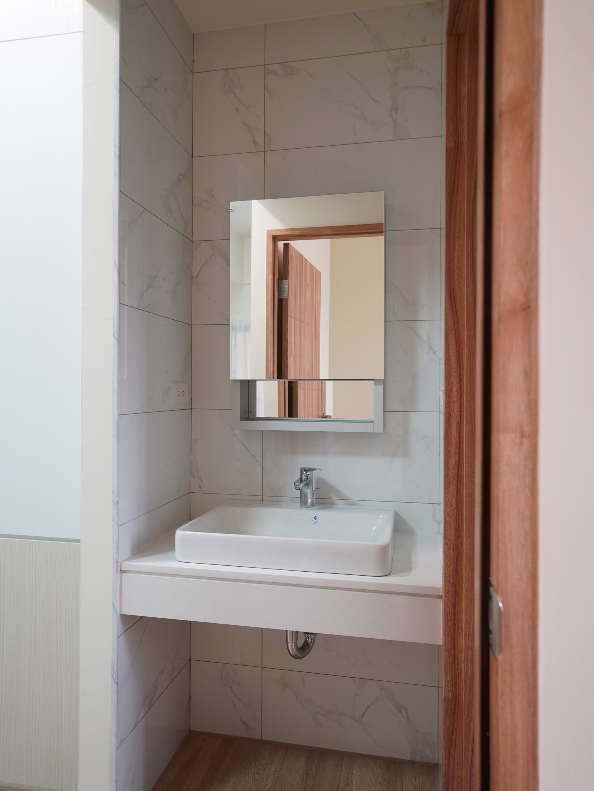 小坪數也可以做衛浴乾濕分離,減少濕氣殘留。