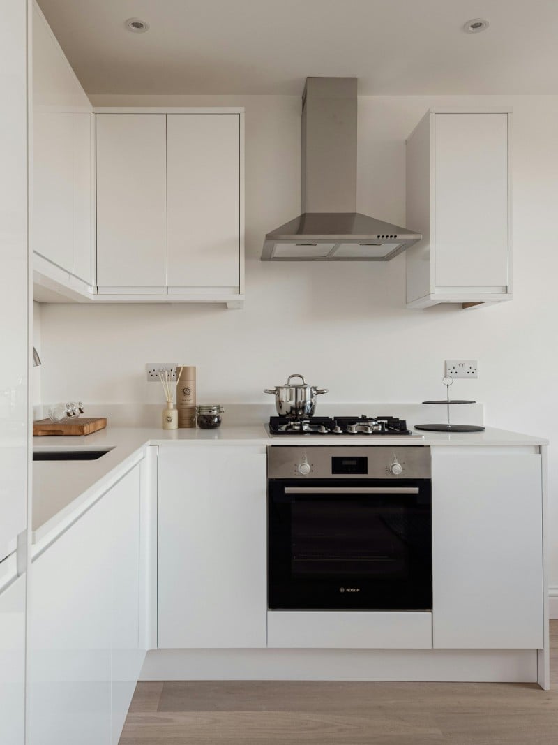 系統廚櫃、廚具櫃子和廚房收納系統櫃並不是孤立存在的，它們相互協同，才能打造出一個完美的廚房。