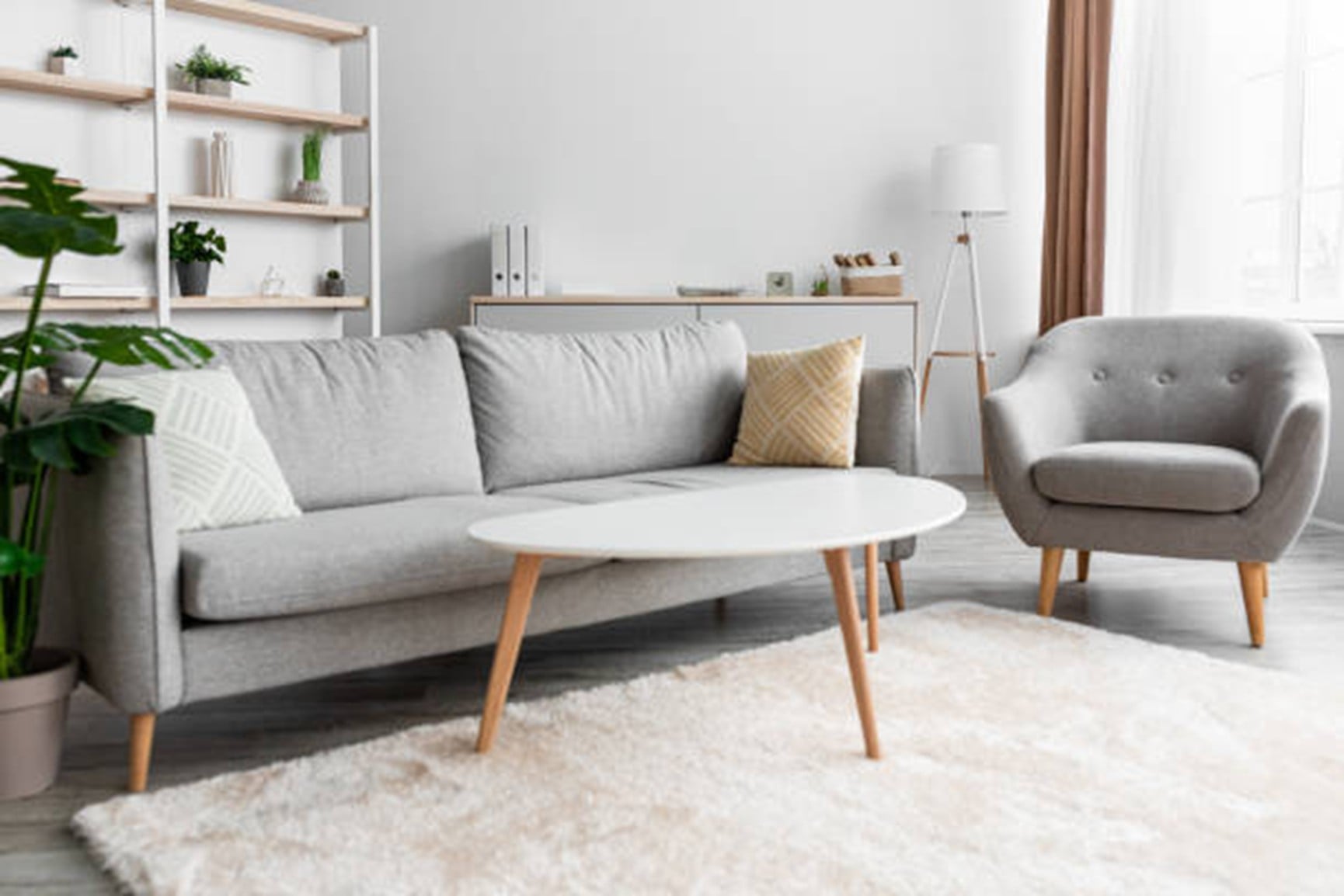 小坪數的房型如何裝潢才能兼顧美觀與實用，選擇輕裝修是最聰明的方式，節省預算還能靈活運用空間，搭配居家軟裝，讓小坪數裝潢更有層次感，本文教你利用輕裝修與居家軟裝的結合，輕鬆打造舒適又有品味的居家氛圍！