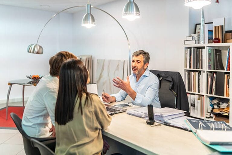 想找值得信賴的新竹室內設計公司推薦嗎？本文整理挑選重點與避雷觀念，從合法資格到施工管理一次解析，幫助你快速找到合適團隊。透過這份新竹室內設計公司推薦指南，讓裝修更安心、省時又省心。